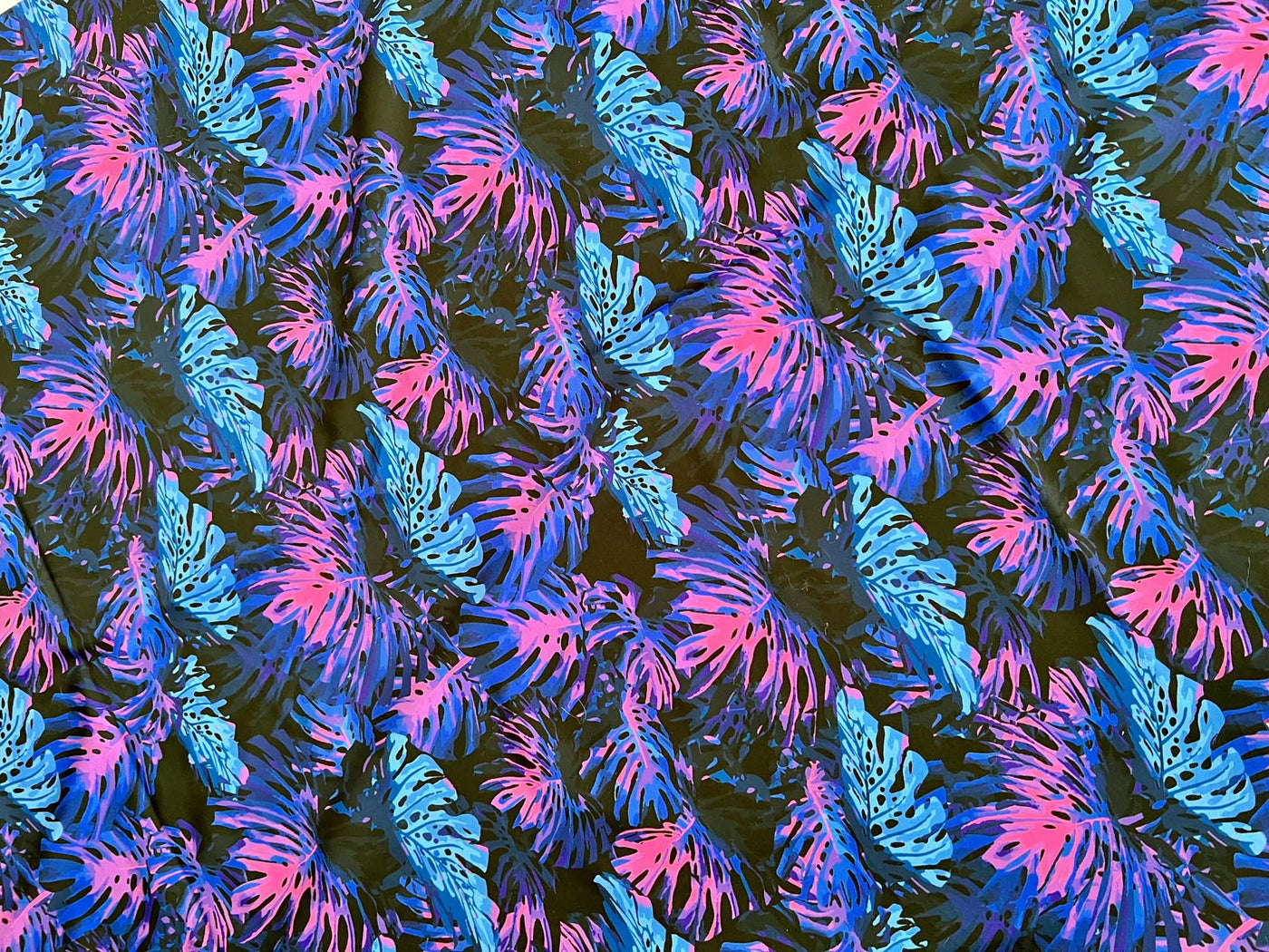 443 Lycra matt Blätter blau pink