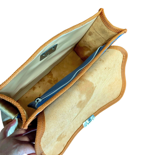 Umhängetasche aus Turngeräten